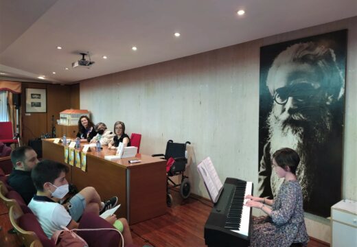 O Auditorio do Museo Valle-Inclán pobrense acubillou a presentación do terceiro libro de Laura Novelle